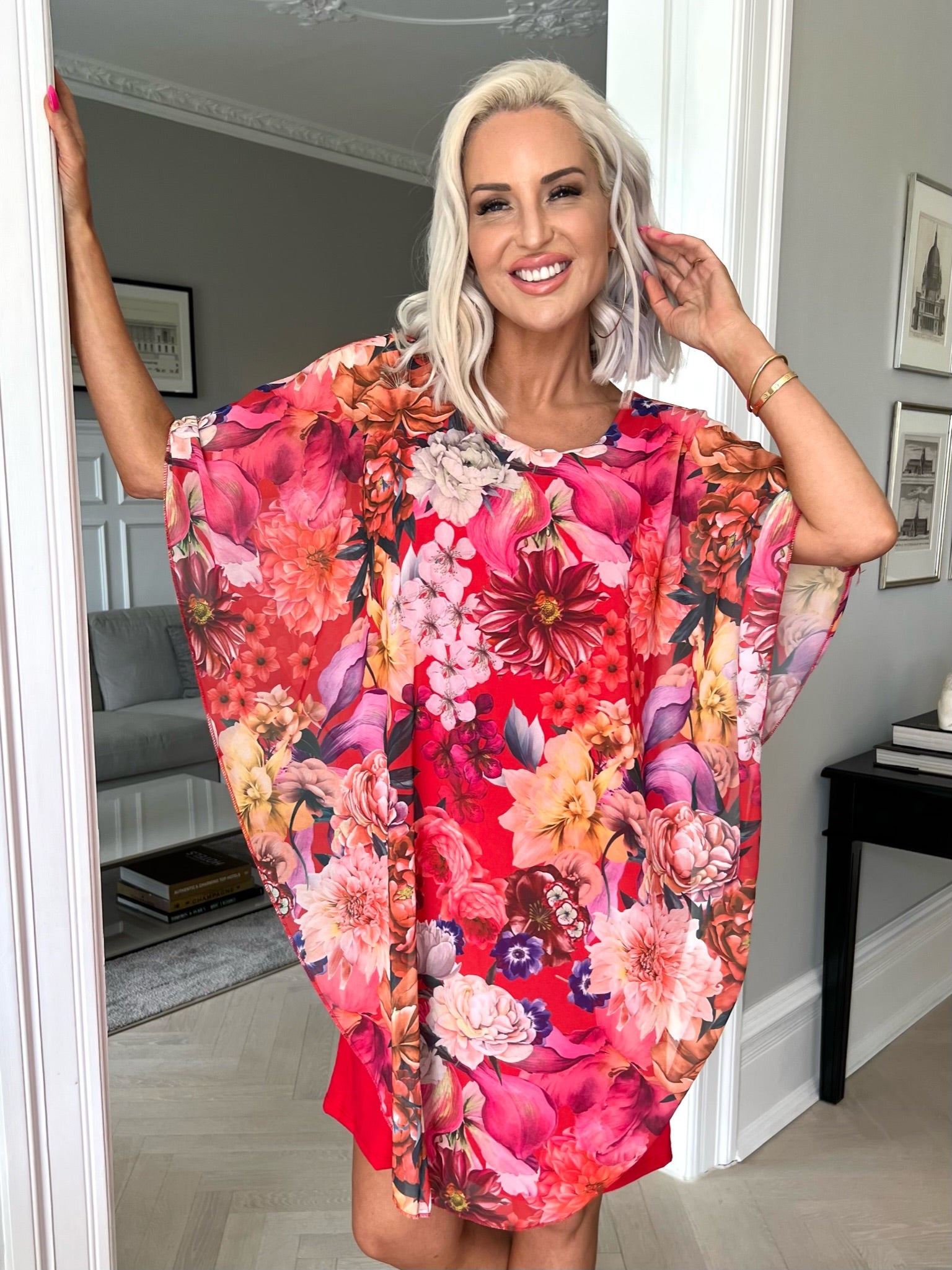 Kenya Big Flower - Tunikakjole med chiffonlag i blomsterprint